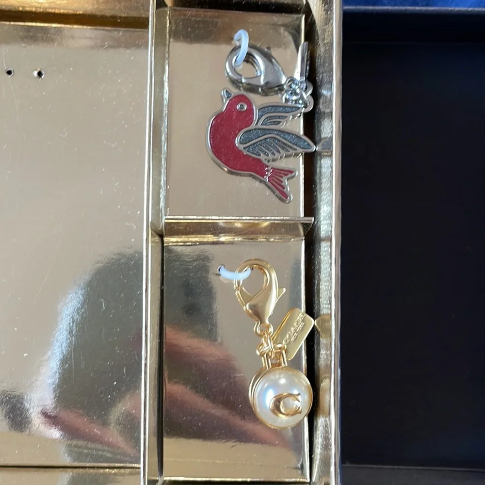 Coach wallet with charms NWT Never used - Picture 5 of 13